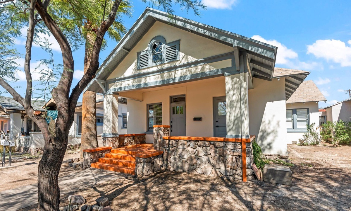 West University House | Stylish 4BR, 2.5BA Fully Renovated- Walk to UofA & 4thAve- Sleeps 8-Pet Friendly