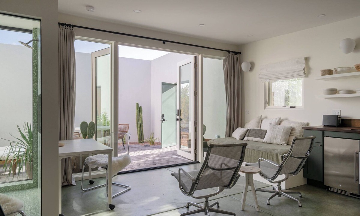 Peter Howell House | Stylish Modern Oasis with Private Courtyard