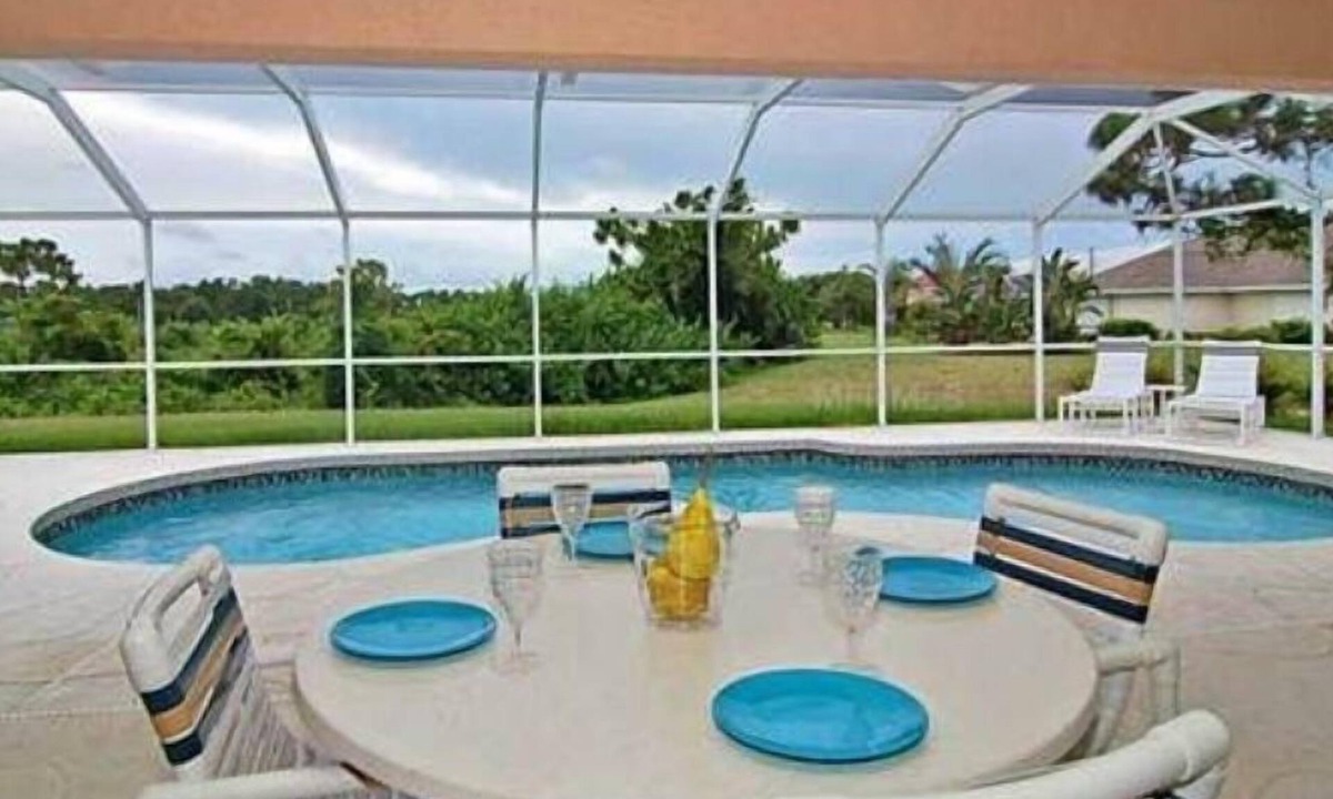 White Marsh Villa | Stylish Villa: Spacious Rooms & South Facing Pool With Great Privacy & BBQ