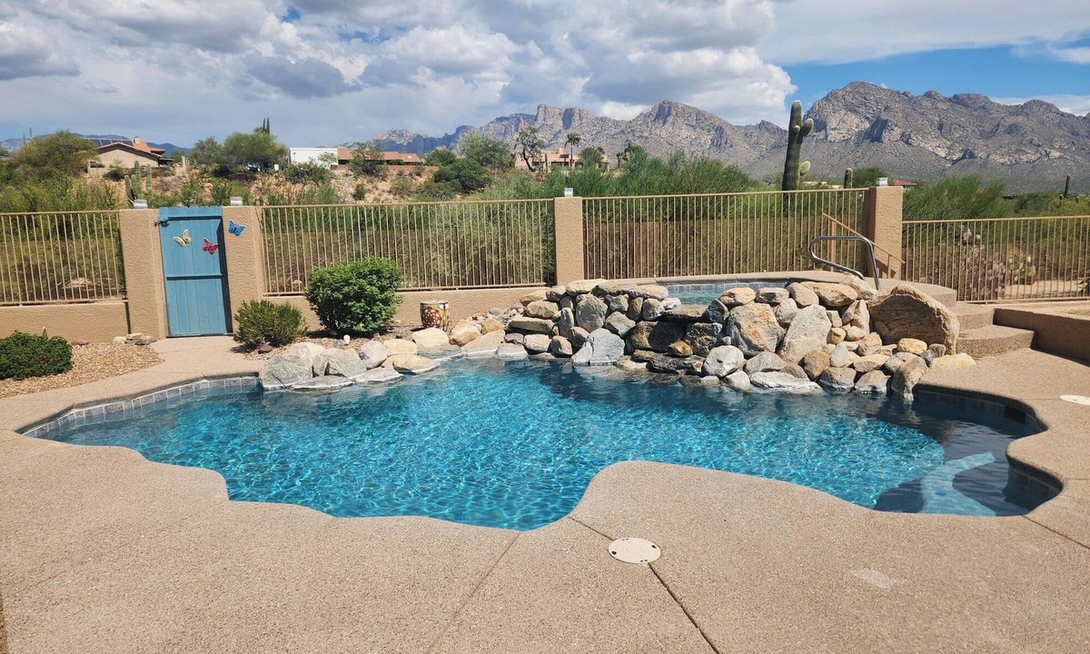 Monte Del Oro House | Summer Oasis | Sparkling Pool & Mountain Views