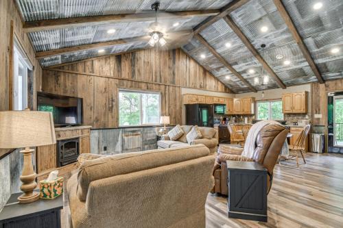 Campton House | Sunset Climb & Hike: Red River Gorge Cabin w/Deck