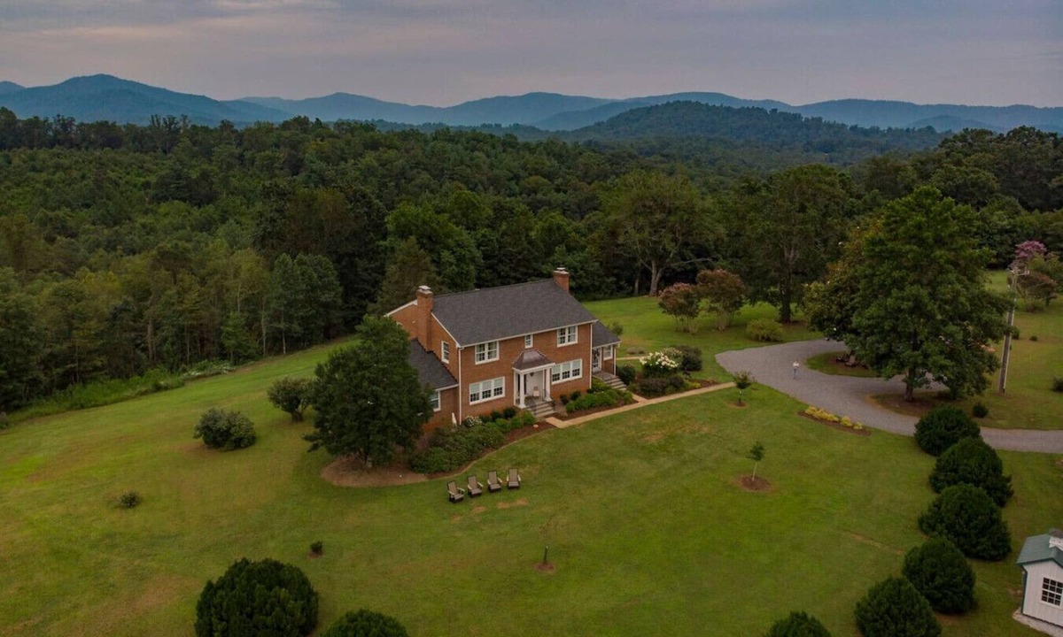 Roseland House | Sunset Pointe - Fire Pit | Walking Trails & Creek!