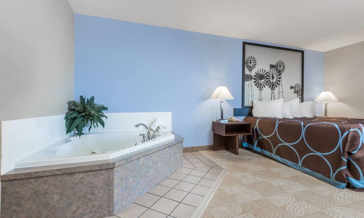 Beloit Hotel | Super 8 by Wyndham Beloit KS