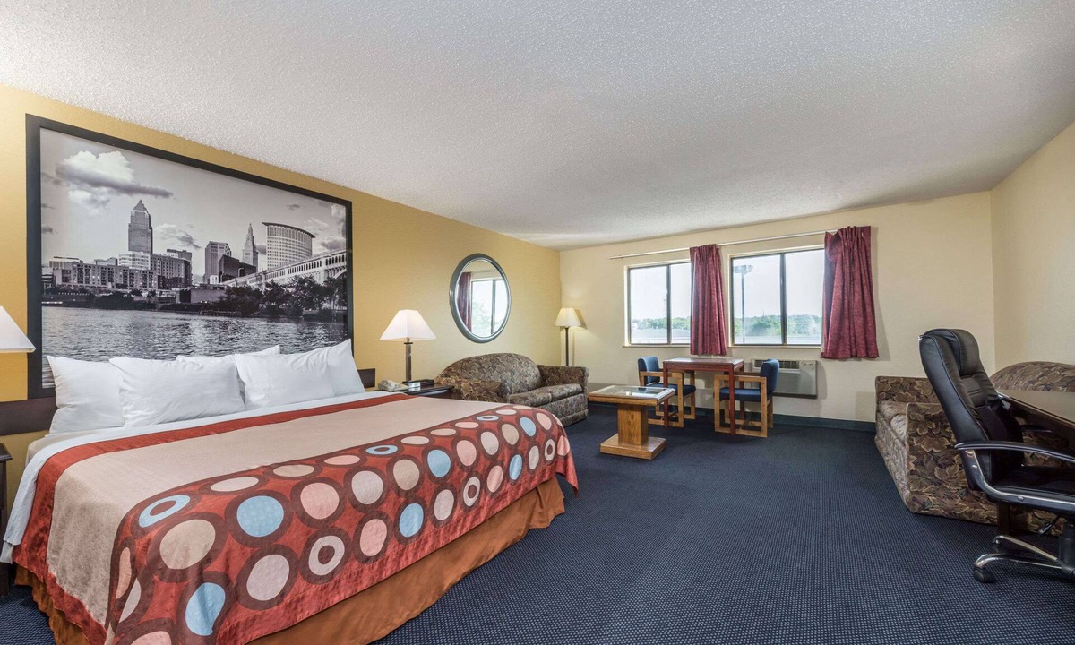 Franklin Hotel | Super 8 by Wyndham Franklin/Middletown Area