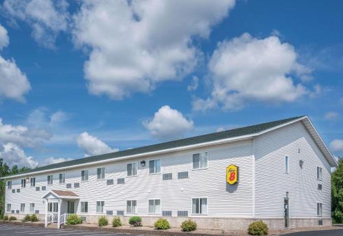 Phillips Hotel | Super 8 by Wyndham Phillips
