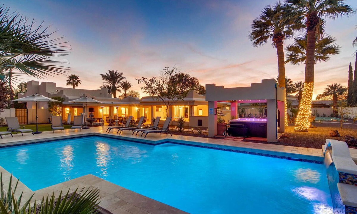 Sundown Manor House | SWSS 7BR Group Estate | Pool, Sport Court, Hot Tub, Bunkhouse & Games
