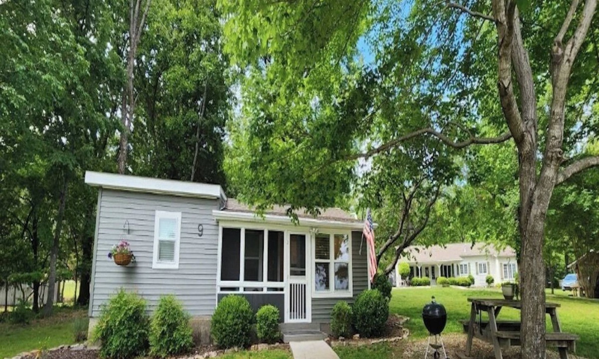 Gamaliel Cottage | Take It Easy Resort - Cottage #9, Norfork Lake Cabin w/Dock Slip, Walk to Water