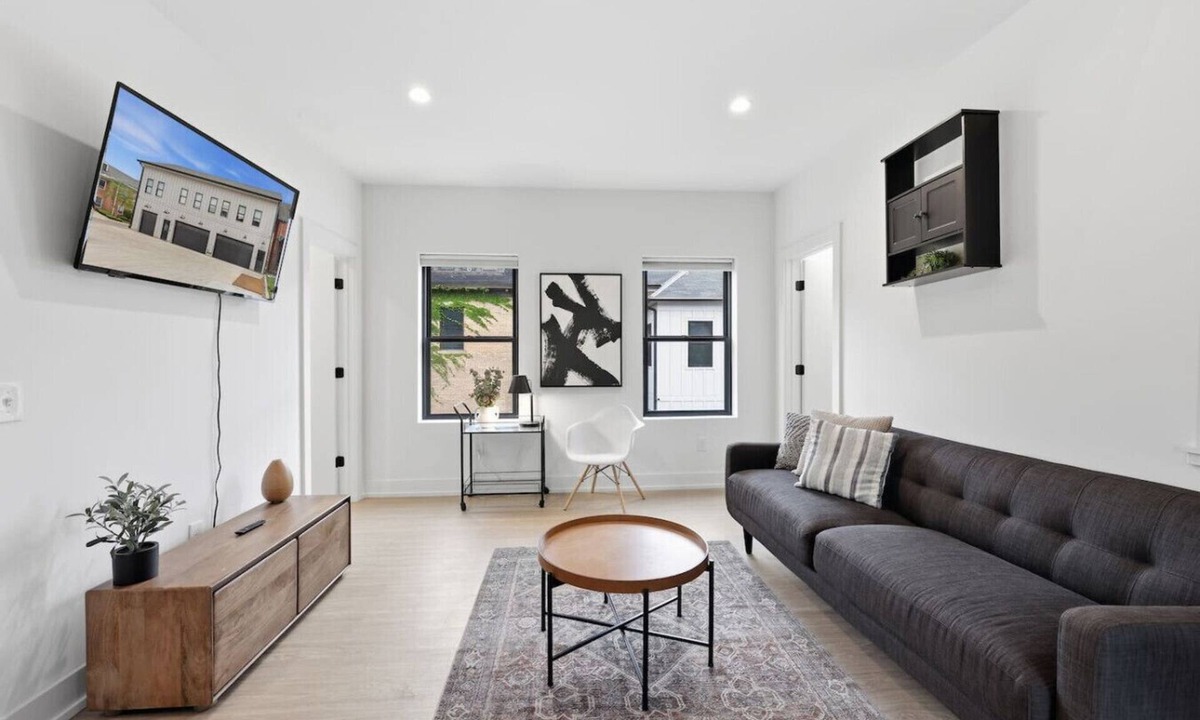 Olde Towne East Apartment | The Capital Loft: Work-Ready Long-Term Retreat