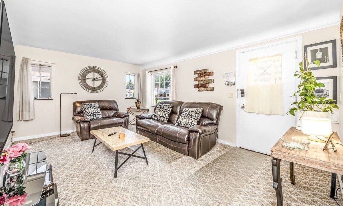 Roselawn Finance House | The Cher'e - Stylish 2-Bedroom Retreat in Cincinnati