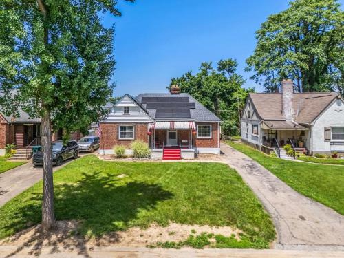 Roselawn Finance House | The Cher e