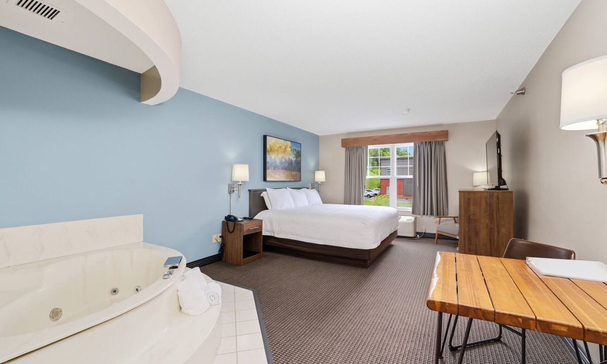 River Falls Hotel | The Commerce, Trademark Collection by Wyndham