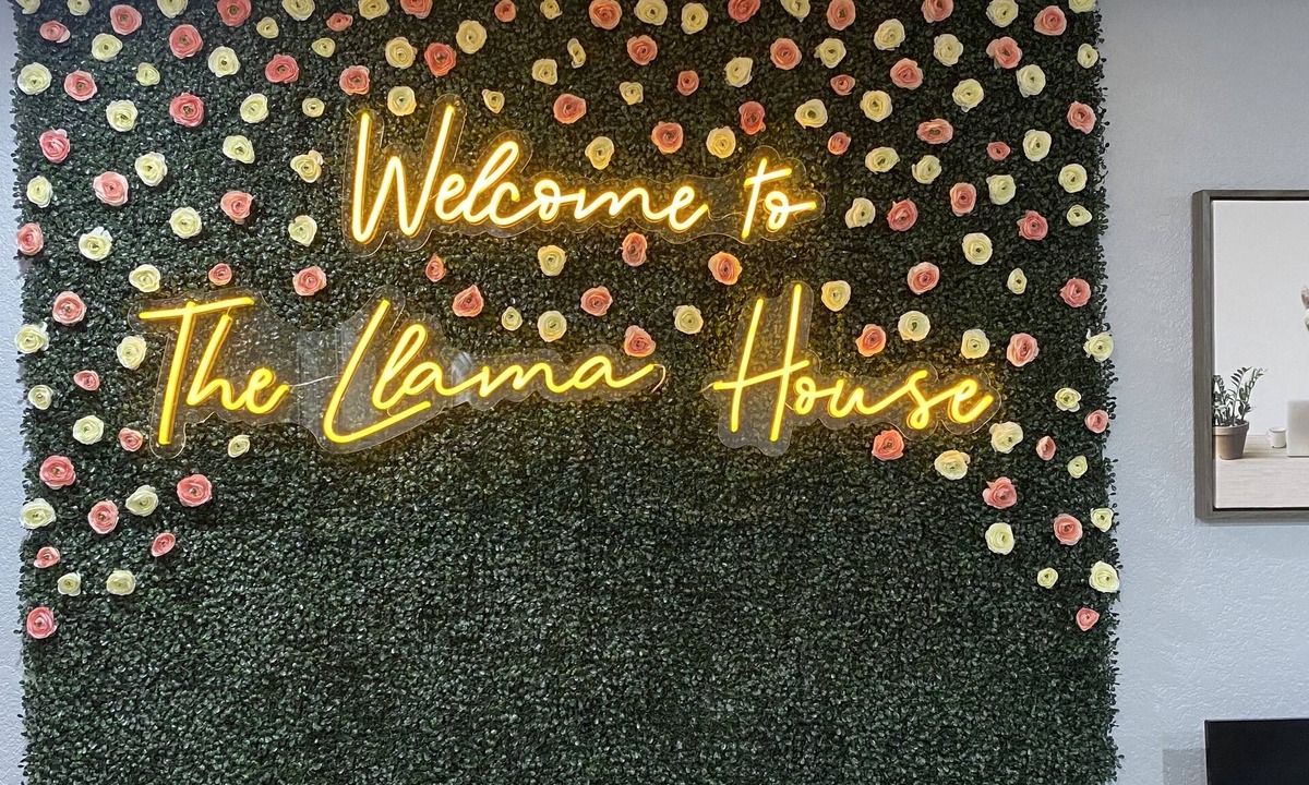 Bentonville House | The Llama House Bentonville - Near I-49, EV Charging Station Cyclists Retreat