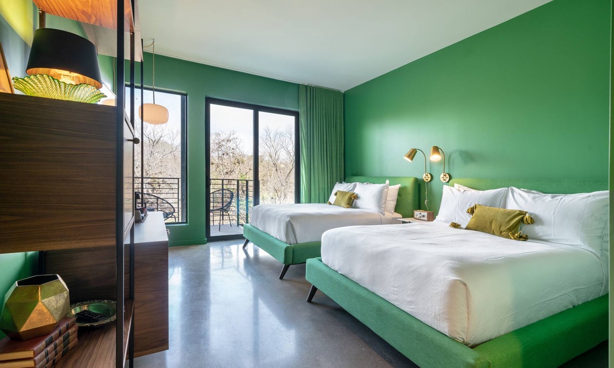 Round Rock Original Plat Hotel | The Ruby Hotel