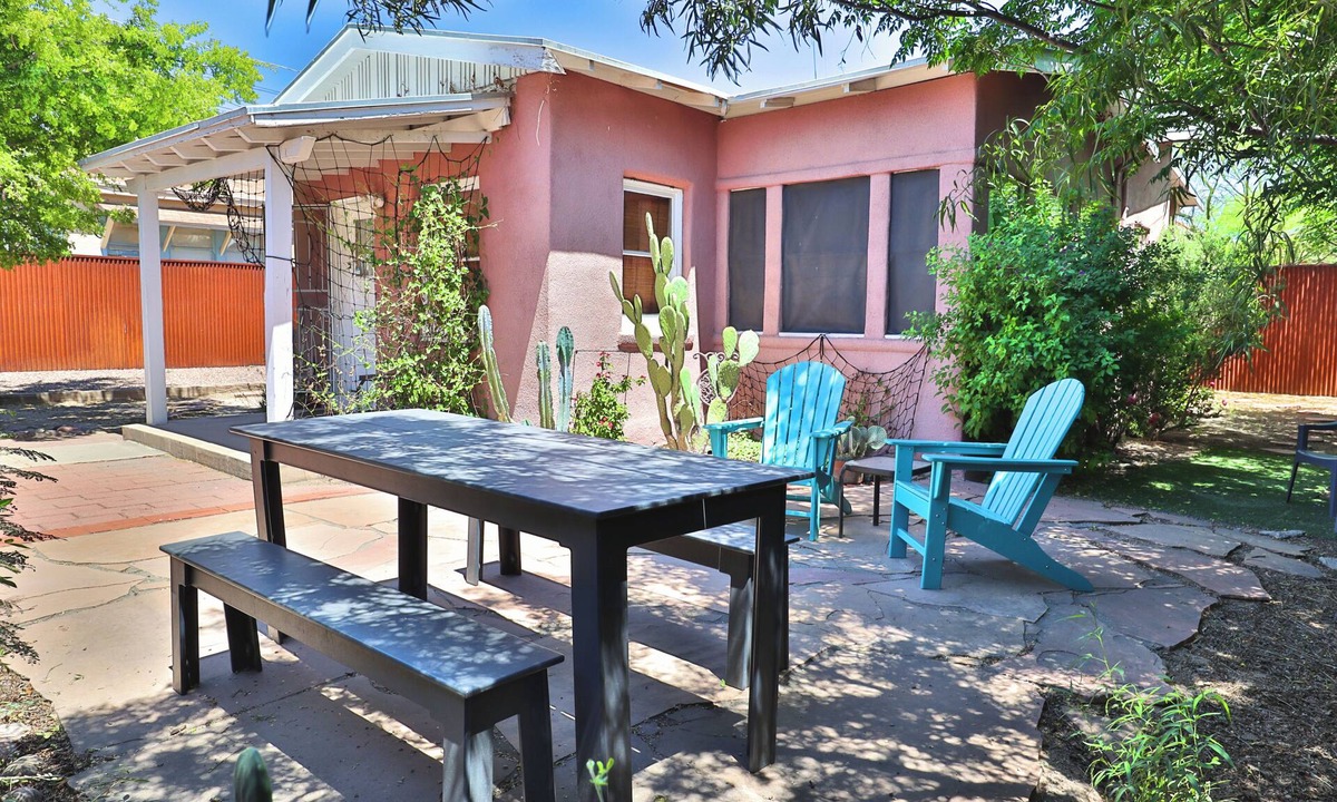 West University House | The Wildcat, cozy spot near U of A