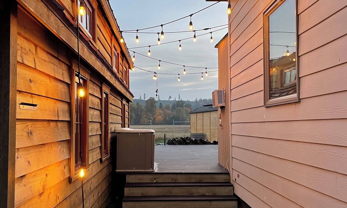 Shelton House | Tiny house on Organic Farm - Quiet & Clean w Fast wifi 3bd/1ba