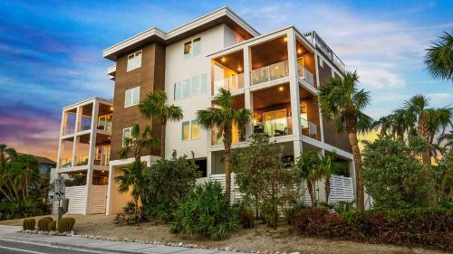 Siesta Key Village House | Top Deck Estate