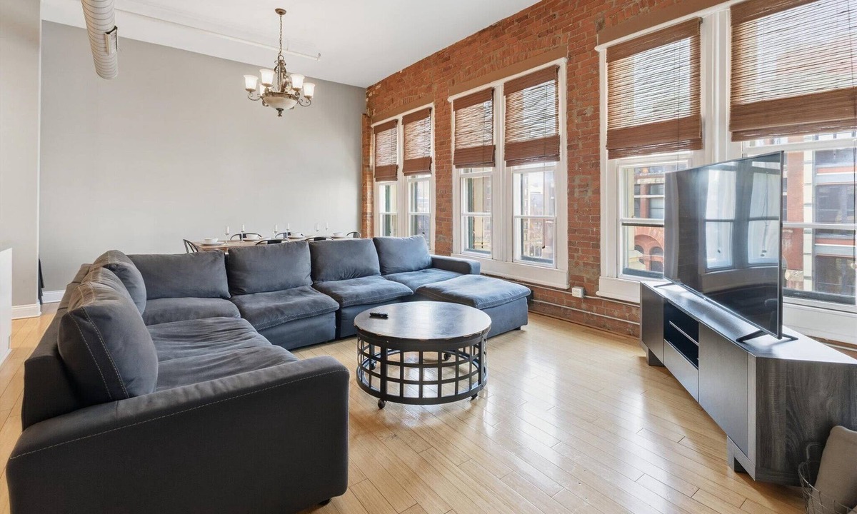 Wholesale District Condo | Top Floor Loft! 4 Bedrooms and 2,000 sq ft