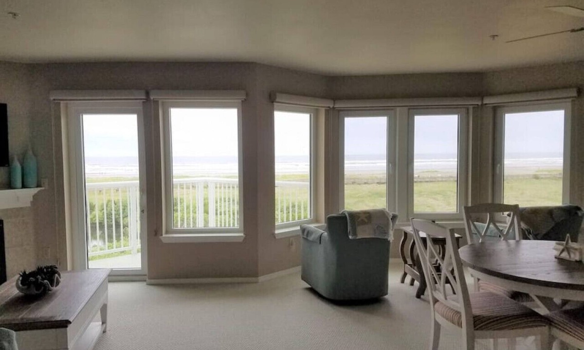 Long Beach Condo | Tradewinds - 4th floor stunner inside and out