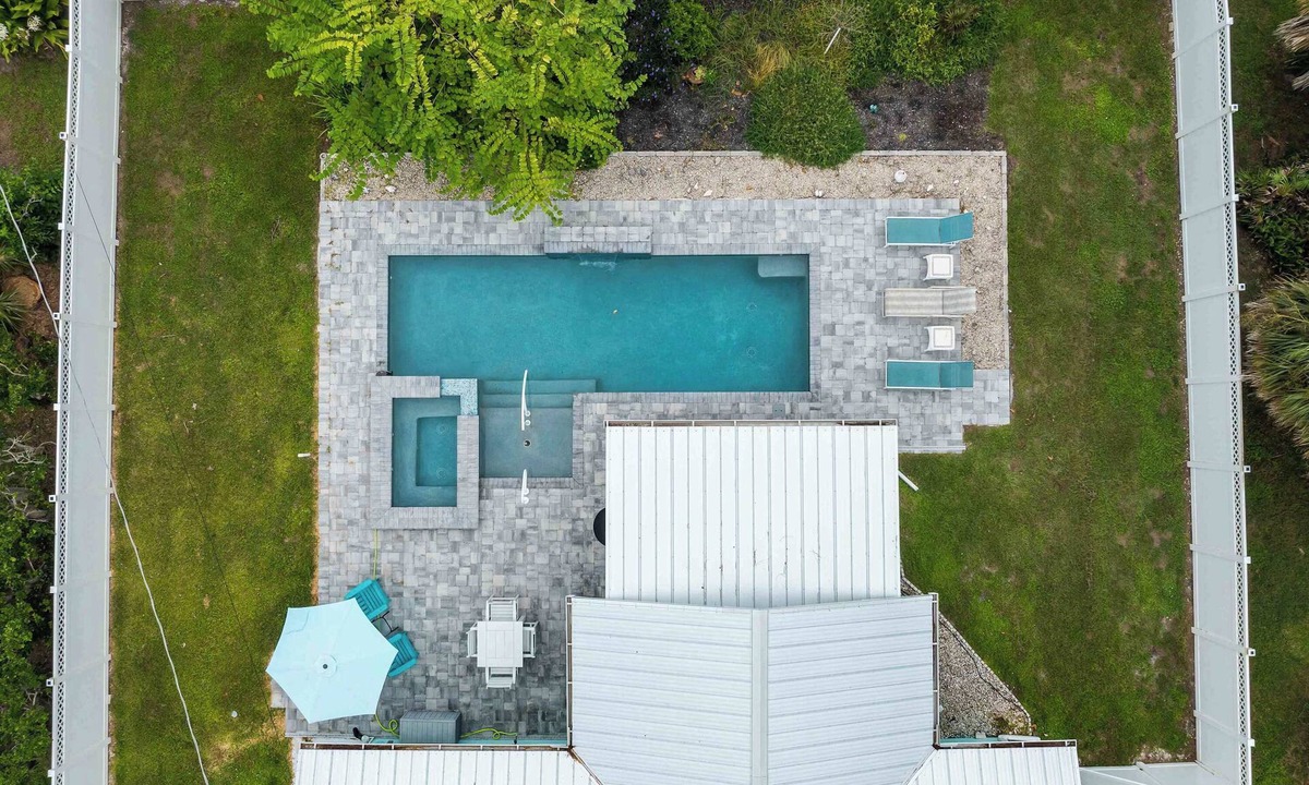 Englewood South House | Tranquil & Spacious Heated Pool, Hot Tub, Parking