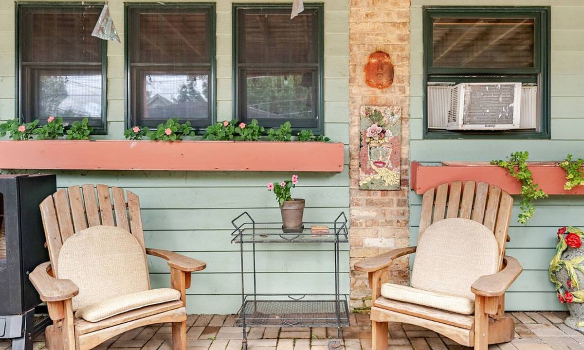 North Evanston Apartment | Unique Apt. in Upscale Evanston with Easy Access to Chicago