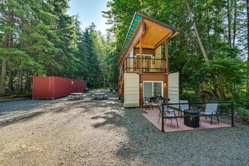 Pierce County Apartment | Unique Container Studio w/Deck & Fire Pit!