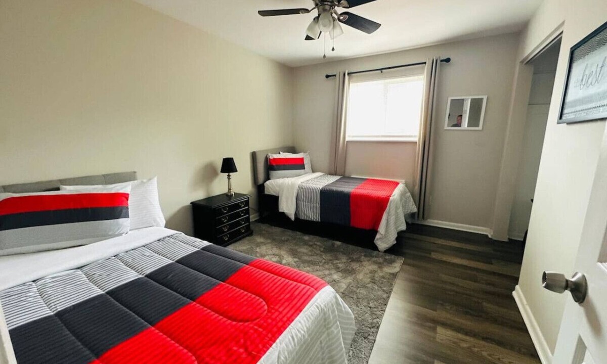 Reading Apartment | Updated 2BR 15 Min to Downtown Cincinnati | 30+ Day Stays Welcome