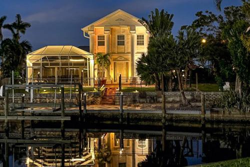 Yacht Club House | Villa Euphoria