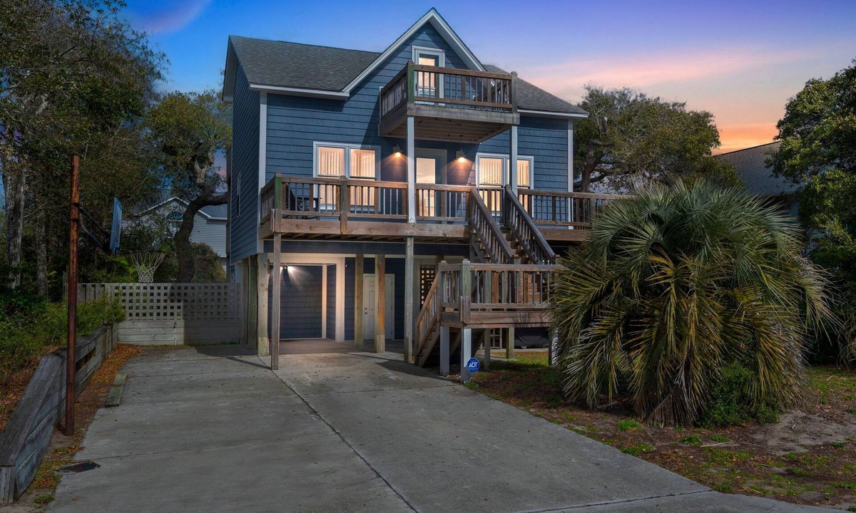 Surf City House | Walk to Beach Private Deck Family Fun