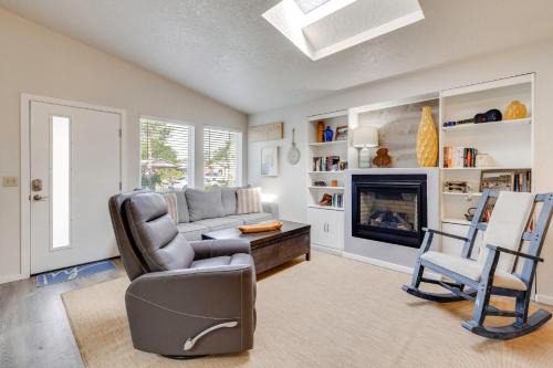 Seaside House | Walk to Seaside Beach: Vacation Rental Cottage!