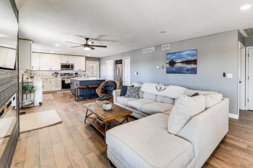Shell Knob House | Waterfront Deck, Shell Knob Gem on Table Rock!
