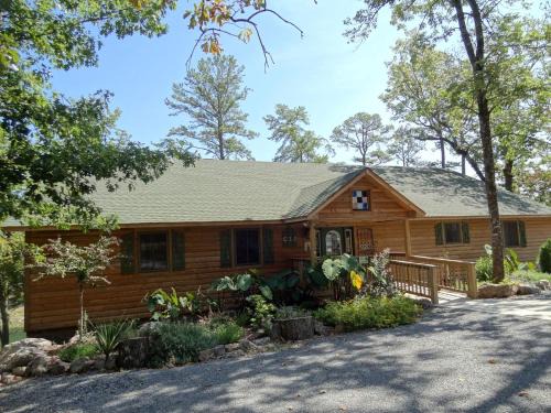 Mount Ida House | Waterfront Group Cottage with Hot-Tub and Pool in Mount Ida, Arkansas