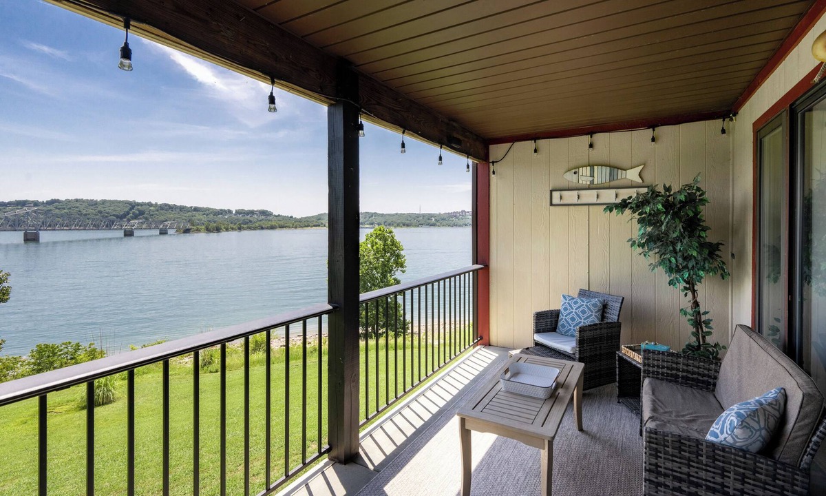 Kimberling City Apartment | Waterfront Pool! Near SDC - Step-free Access!