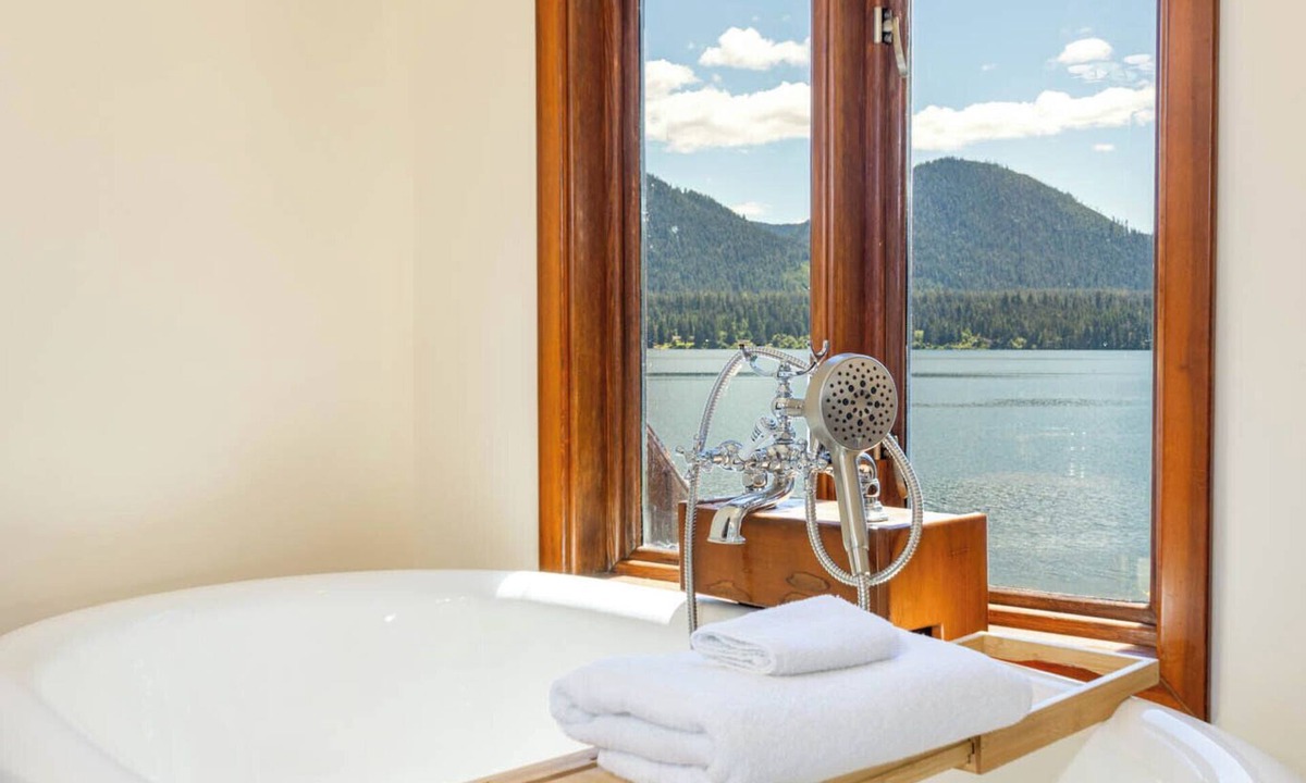 Amanda Park House | Waterfront Spacious Custom Lakefront Home - Lake Quinault, Olympic National Park