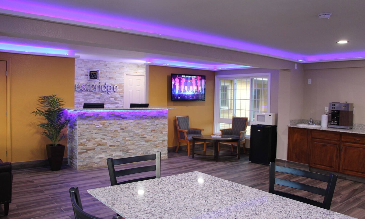 Clinton Hotel | Westbridge Inn and Suites