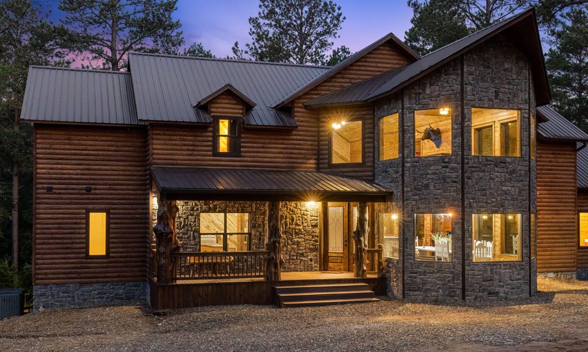 Broken Bow Cabin | Whiskey & Wine-Luxe 6 Bedroom Cabin, Oversized Private Showers w/Rainheads