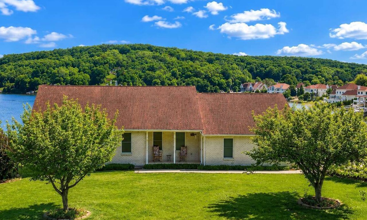 Waverly House | White Lake Retreat | Lakefront Views | Dock