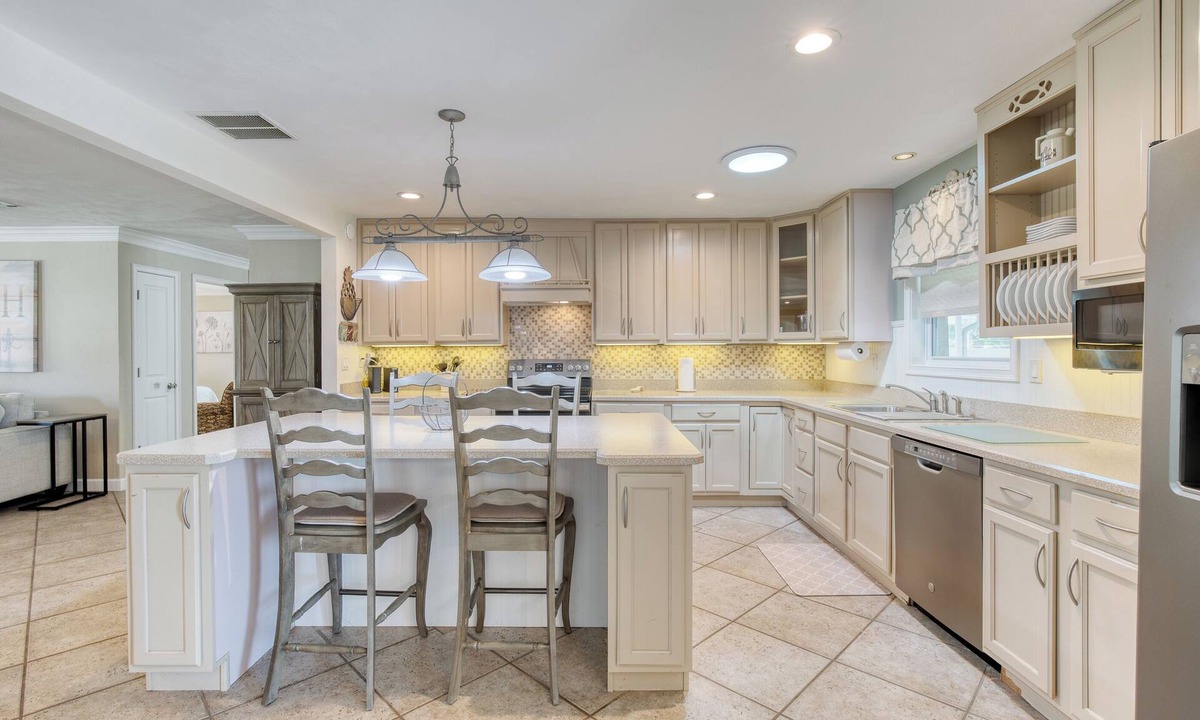 Ormond Beach Plaza House | Your next beach house vacation.enjoyable weekends/relaxing extended stays.