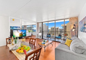36Fl with Ocean View, Mins to Waikiki Beach, Parking