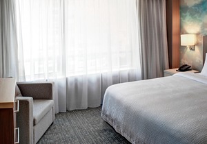 Courtyard by Marriott Downtown Toronto in Toronto