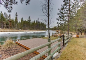 Log Cabin Riverfront Getaway in Three Rivers