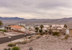 POOL HOME (3393) 3BD/2BA (Near Casinos, River, & Lake Mohave)