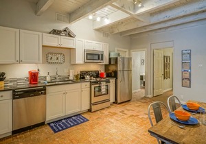 Walk to Old Town -2BR 2BA, bottom floor