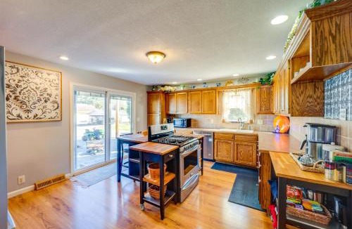 West Liberty House | 10 Mi to Mad River Mtn Family-Friendly Retreat!