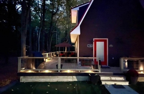 Hesperia House | 100-Acre Luxury, Dog-Friendly, Sleeps 8-10