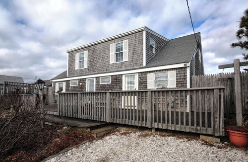 East Sandwich Cottage | 105 N. Shore Blvd B- Waterfront 3 BR Duplex on E. Sandwich Beach