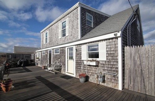 East Sandwich Cottage | 105 N. Shore Blvd B- Waterfront 3 BR Duplex on E. Sandwich Beach