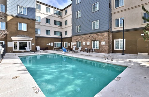 Albuquerque Apartment | 1BR Suite w/Hot Breakfast, Outdoor Pool & BBQ