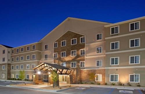 Albuquerque Apartment | 1BR Suite w/Hot Breakfast, Outdoor Pool & BBQ