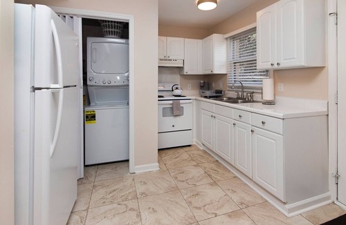 Ponderosa - Wingate Apartment | 1BR with Easy Access to Uptown