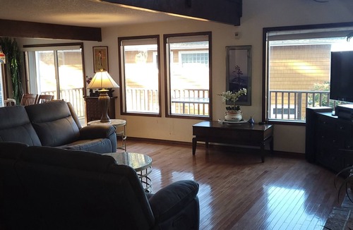 Tolovana Park House | 2.5 BLOCKS TO BEACH - 4 BED/3 BATH - INDOOR HOT TUB - OCEAN VIEW -2 PETS WELCOME